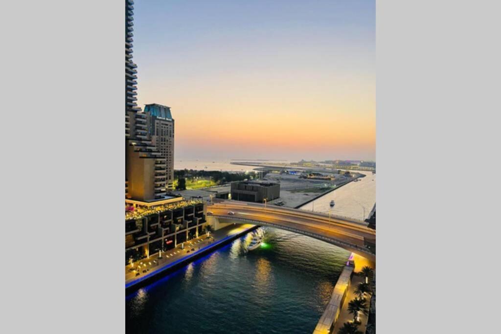 Cayan Tower Luxury Apartment With Sea View Dubai Exterior photo