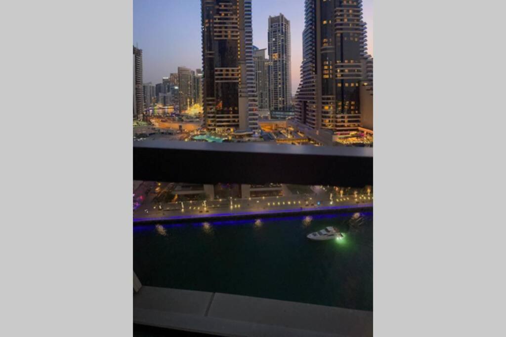 Cayan Tower Luxury Apartment With Sea View Dubai Exterior photo